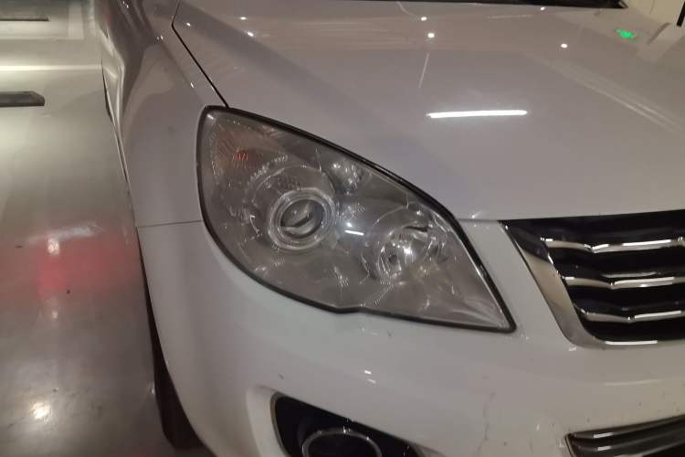 Used Haval H6 2015 Upgraded Model 1.5T Manual Two-Wheel Drive Elite Version Right Front Headlight