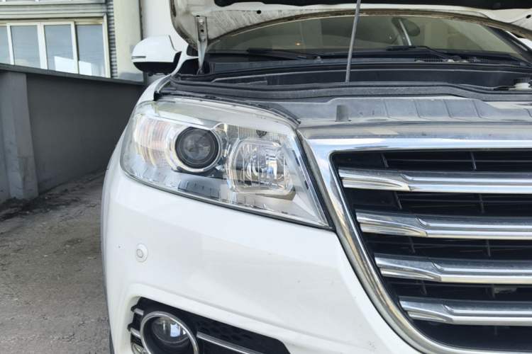 Used Haval H6 2015 Revised Version Sport Edition 1.5T Manual Transmission Two-Wheel Drive Elite Grade Right Front Headlight