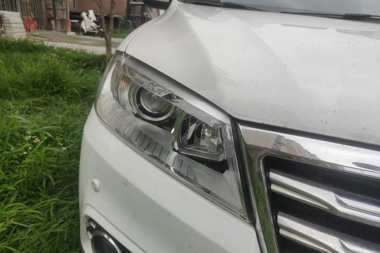 Used Haval H6 2015 Revised Version Sport Edition 1.5T Manual Transmission Two-Wheel Drive Elite Grade Right Front Headlight