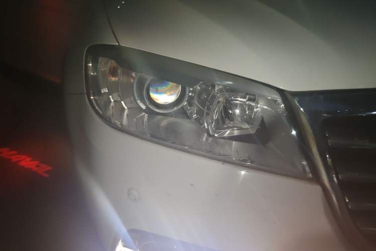 Used Haval H6 2015 Sport Edition 1.5T Automatic Two-Wheel Drive Luxury Model Right Front Headlight