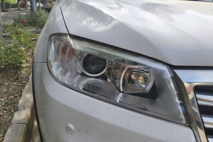 Used Haval H6 2015 Sport Edition 1.5T Automatic Two-Wheel Drive Luxury Model Right Front Headlight
