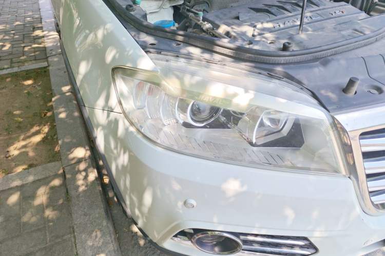 Used Haval H6 2015 Sport Edition 1.5T Automatic Two-Wheel Drive Luxury Model Right Front Headlight