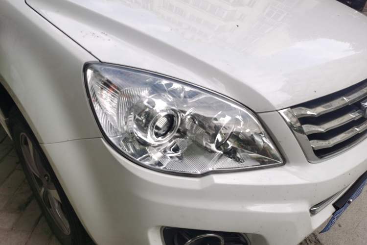 Used Haval H6 2015 Upgraded Model 1.5T Manual Two-Wheel Drive Elite Version Right Front Headlight