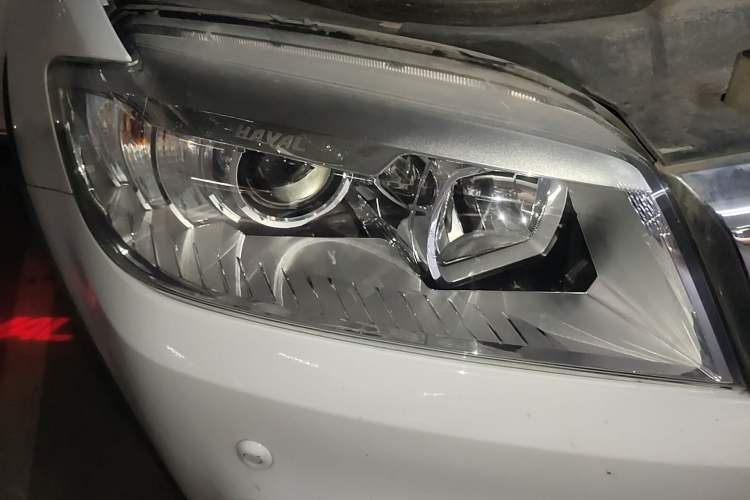 Used Haval H6 2015 Sport Edition 1.5T Automatic Two-Wheel Drive Luxury Model Right Front Headlight