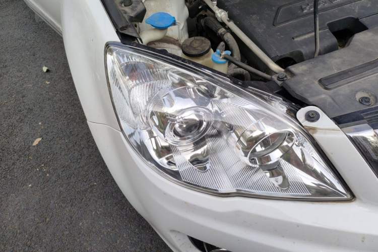 Used Haval H6 2015 Upgraded Model 1.5T Manual Two-Wheel Drive Elite Version Right Front Headlight