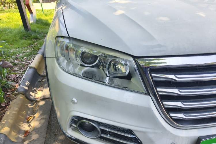 Used Haval H6 2015 Revised Version Sport Edition 1.5T Manual Transmission Two-Wheel Drive Elite Grade Right Front Headlight