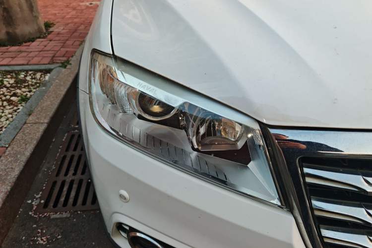 Used Haval H6 2015 Revised Version Sport Edition 1.5T Manual Transmission Two-Wheel Drive Elite Grade Right Front Headlight