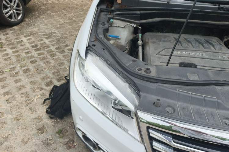 Used Haval H6 2015 Sport Edition 1.5T Automatic Two-Wheel Drive Luxury Model Right Front Headlight
