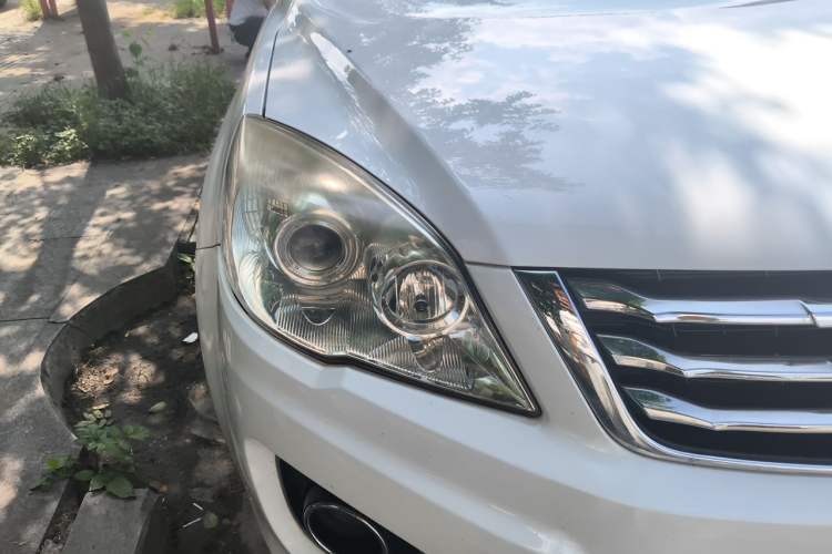 Used Haval H6 2015 Upgraded Model 1.5T Manual Two-Wheel Drive Elite Version Right Front Headlight