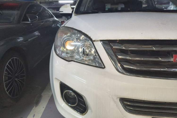 Used Haval H6 2015 Upgraded Model 1.5T Manual Two-Wheel Drive Elite Version Right Front Headlight