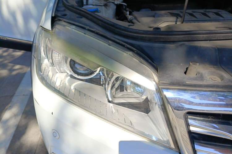 Used Haval H6 2015 Sport Edition 1.5T Automatic Two-Wheel Drive Luxury Model Right Front Headlight