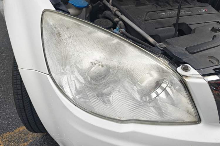 Used Haval H6 2015 Upgraded Model 1.5T Manual Two-Wheel Drive Elite Version Right Front Headlight