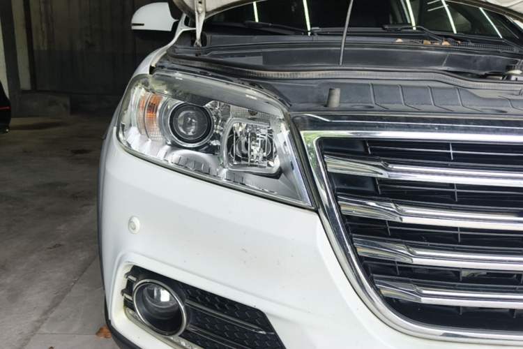Used Haval H6 2015 Revised Version Sport Edition 1.5T Manual Transmission Two-Wheel Drive Elite Grade Right Front Headlight