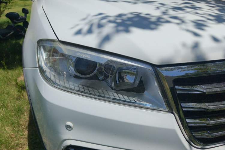 Used Haval H6 2015 Revised Version Sport Edition 1.5T Manual Transmission Two-Wheel Drive Elite Grade Right Front Headlight