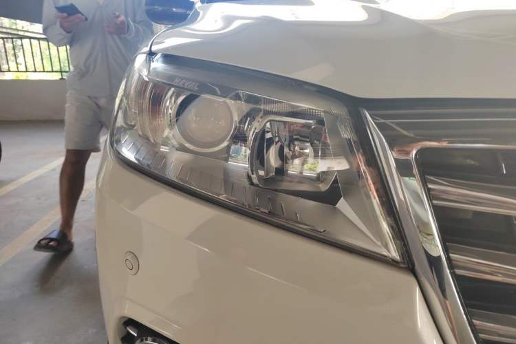 Used Haval H6 2015 Revised Version Sport Edition 1.5T Manual Transmission Two-Wheel Drive Elite Grade Right Front Headlight