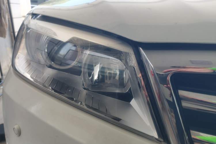 Used Haval H6 2015 Sport Edition 1.5T Automatic Two-Wheel Drive Luxury Model Right Front Headlight