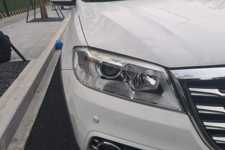 Used Haval H6 2015 Sport Edition 1.5T Automatic Two-Wheel Drive Luxury Model Right Front Headlight