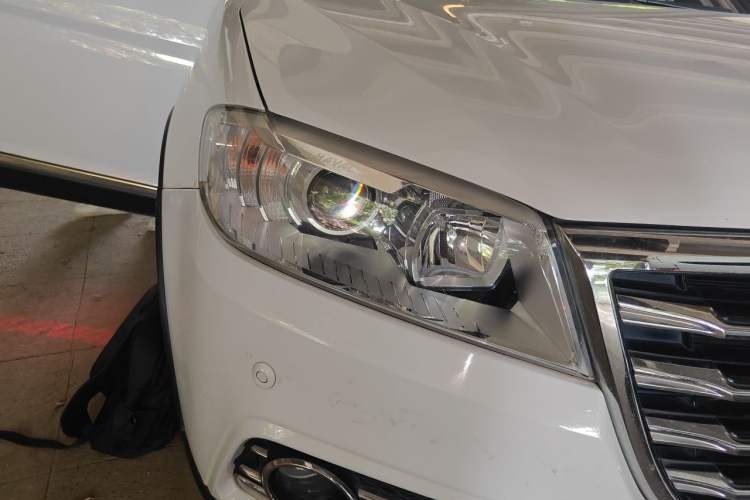 Used Haval H6 2015 Sport Edition 1.5T Automatic Two-Wheel Drive Luxury Model Right Front Headlight