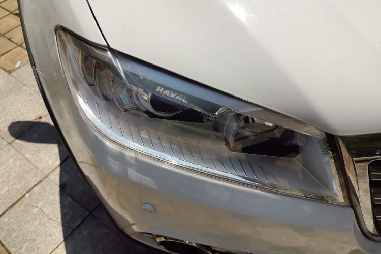 Used Haval H6 2015 Sport Edition 1.5T Automatic Two-Wheel Drive Luxury Model Right Front Headlight