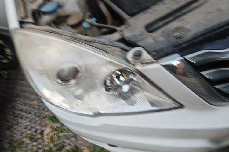 Used Haval H6 2015 Upgraded Model 1.5T Manual Two-Wheel Drive Elite Version Right Front Headlight
