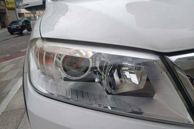 Used Haval H6 2015 Sport Edition 1.5T Automatic Two-Wheel Drive Luxury Model Right Front Headlight