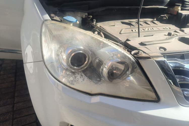 Used Haval H6 2015 Upgraded Model 1.5T Manual Two-Wheel Drive Elite Version Right Front Headlight