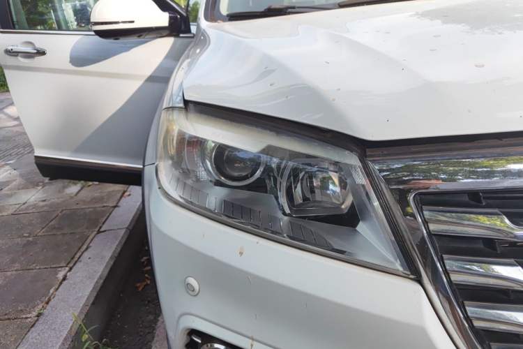 Used Haval H6 2015 Sport Edition 1.5T Automatic Two-Wheel Drive Luxury Model Right Front Headlight