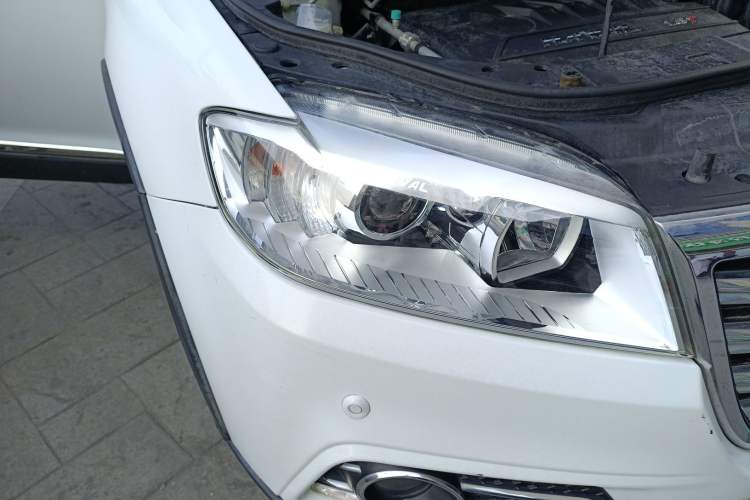 Used Haval H6 2015 Sport Edition 1.5T Automatic Two-Wheel Drive Luxury Model Right Front Headlight