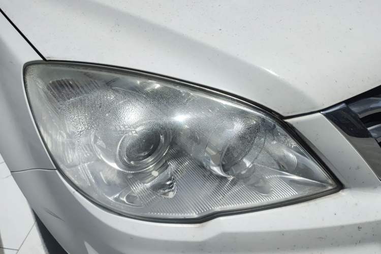 Used Haval H6 2015 Upgraded Model 1.5T Manual Two-Wheel Drive Elite Version Right Front Headlight