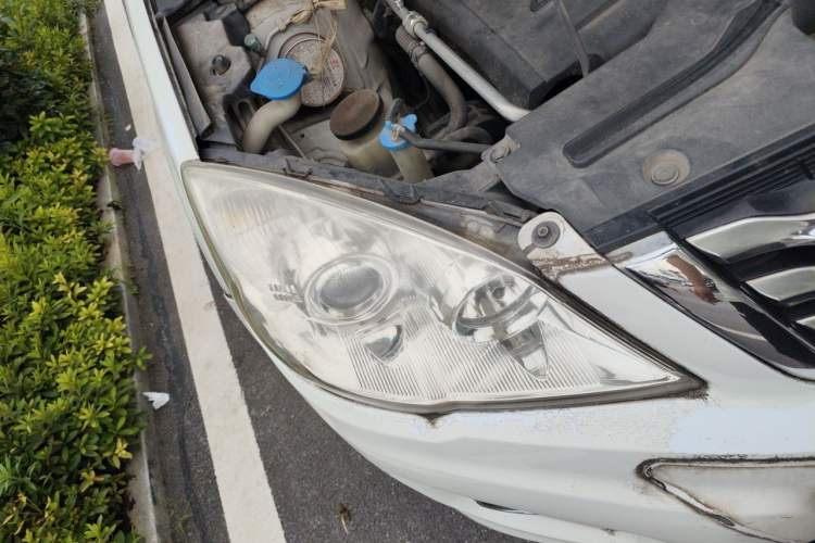Used Haval H6 2015 Upgraded Model 1.5T Manual Two-Wheel Drive Elite Version Right Front Headlight