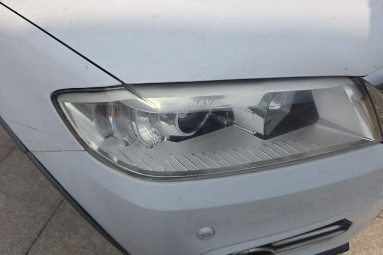 Used Haval H6 2015 Sport Edition 1.5T Automatic Two-Wheel Drive Luxury Model Right Front Headlight