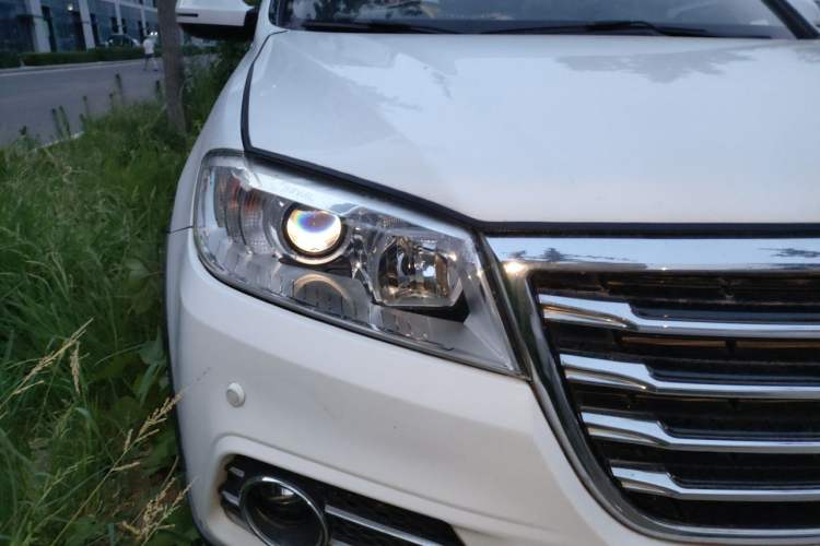 Used Haval H6 2015 Sport Edition 1.5T Automatic Two-Wheel Drive Luxury Model Right Front Headlight