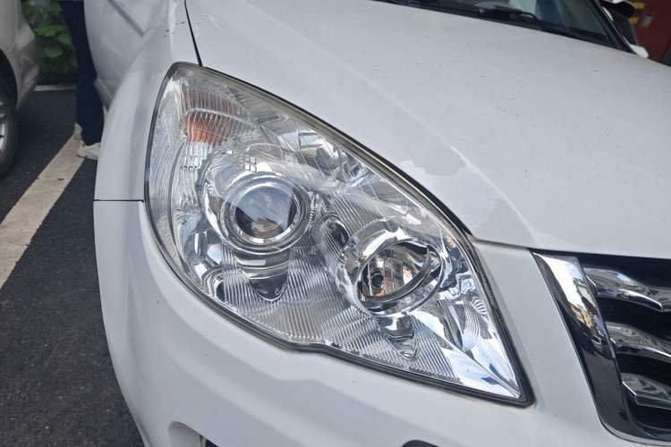 Used Haval H6 2015 Upgraded Model 1.5T Manual Two-Wheel Drive Elite Version Right Front Headlight