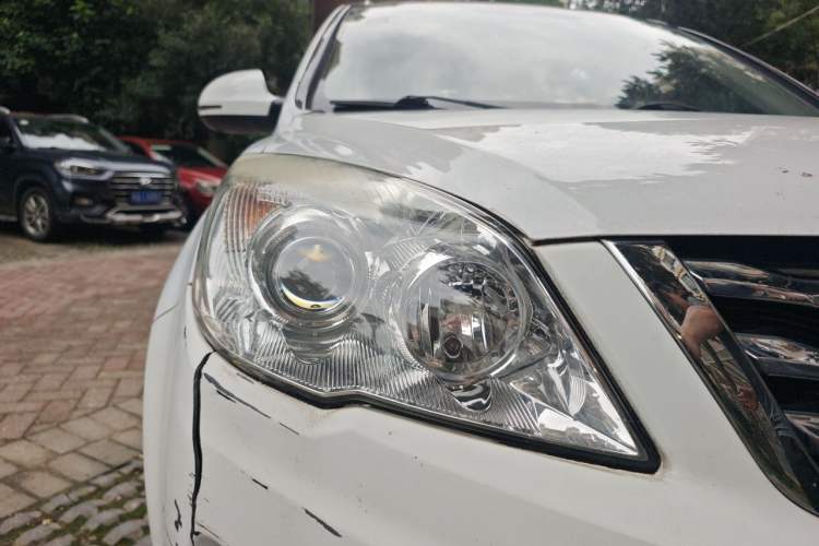 Used Haval H6 2015 Upgraded Model 1.5T Manual Two-Wheel Drive Elite Version Right Front Headlight
