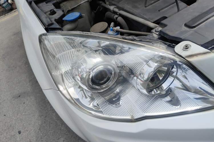 Used Haval H6 2015 Upgraded Model 1.5T Manual Two-Wheel Drive Elite Version Right Front Headlight