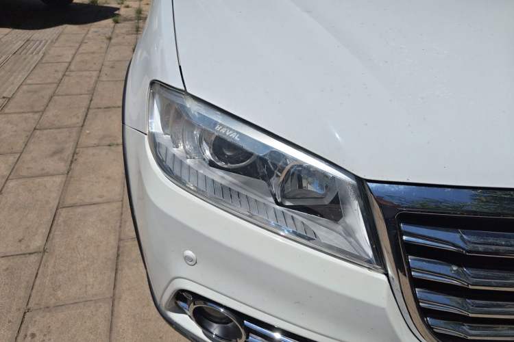 Used Haval H6 2015 Sport Edition 1.5T Automatic Two-Wheel Drive Luxury Model Right Front Headlight