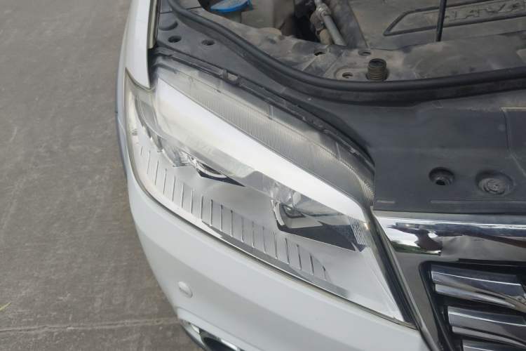 Used Haval H6 2015 Sport Edition 1.5T Automatic Two-Wheel Drive Luxury Model Right Front Headlight