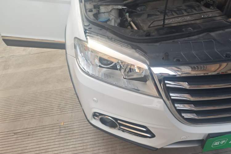 Used Haval H6 2015 Sport Edition 1.5T Automatic Two-Wheel Drive Luxury Model Right Front Headlight
