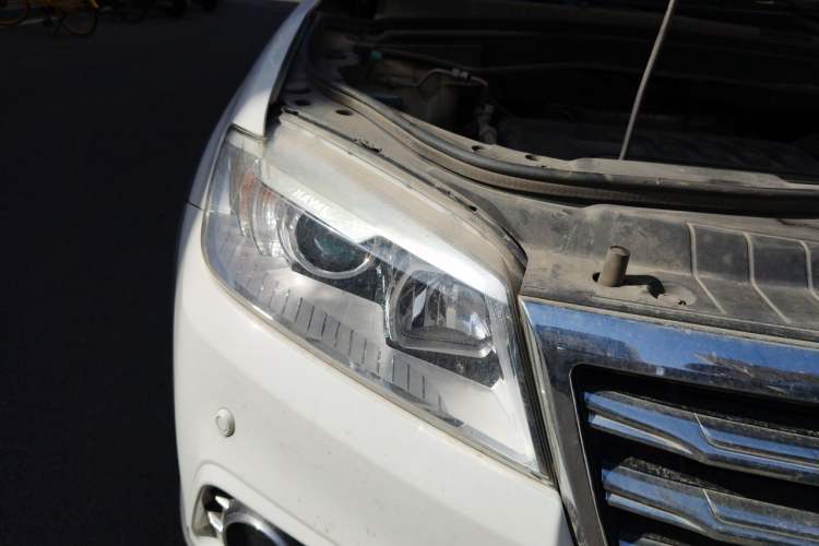 Used Haval H6 2015 Revised Version Sport Edition 1.5T Manual Transmission Two-Wheel Drive Elite Grade Right Front Headlight
