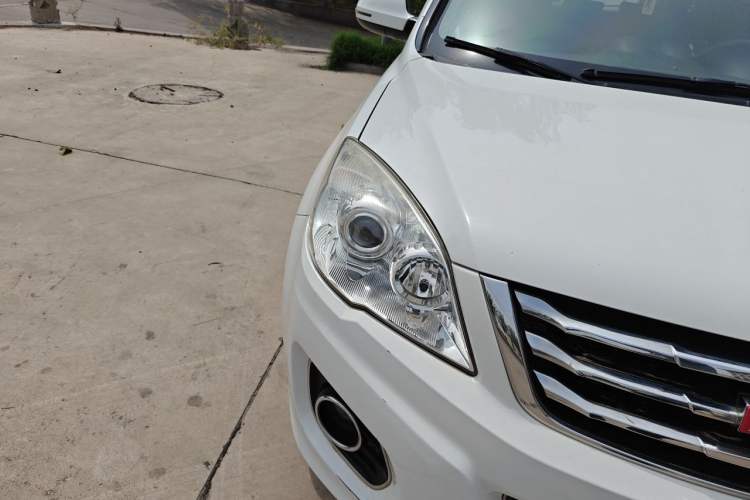 Used Haval H6 2015 Upgraded Model 1.5T Manual Two-Wheel Drive Elite Version Right Front Headlight