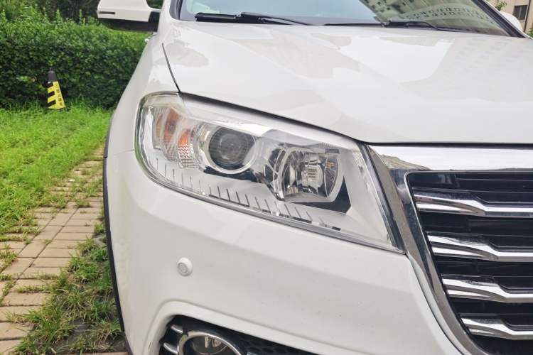 Used Haval H6 2015 Sport Edition 1.5T Automatic Two-Wheel Drive Luxury Model Right Front Headlight