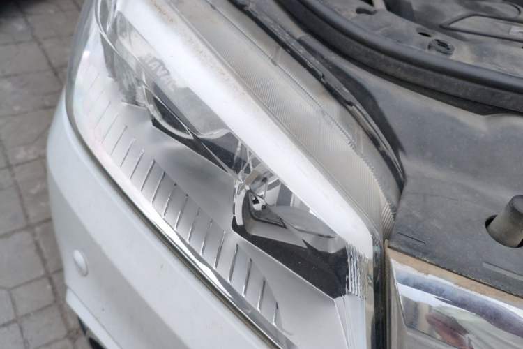 Used Haval H6 2015 Sport Edition 1.5T Automatic Two-Wheel Drive Luxury Model Right Front Headlight