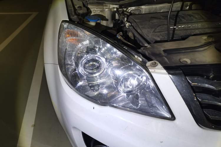 Used Haval H6 2015 Upgraded Model 1.5T Manual Two-Wheel Drive Elite Version Right Front Headlight
