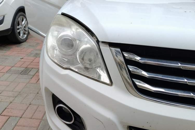 Used Haval H6 2015 Upgraded Model 1.5T Manual Two-Wheel Drive Elite Version Right Front Headlight