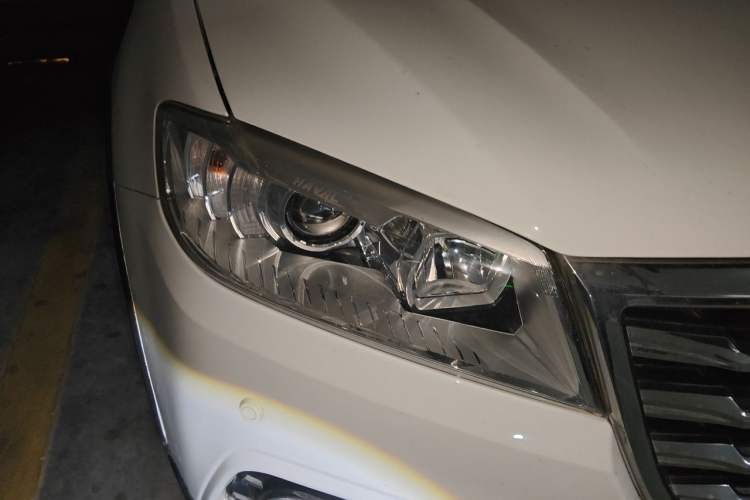 Used Haval H6 2015 Sport Edition 1.5T Automatic Two-Wheel Drive Luxury Model Right Front Headlight