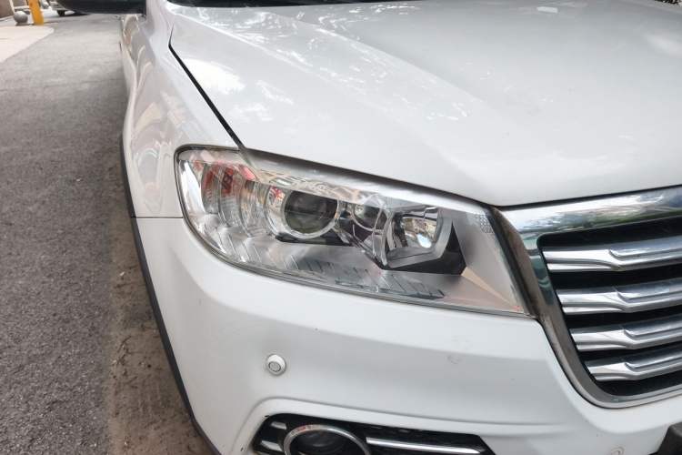 Used Haval H6 2015 Revised Version Sport Edition 1.5T Manual Transmission Two-Wheel Drive Elite Grade Right Front Headlight