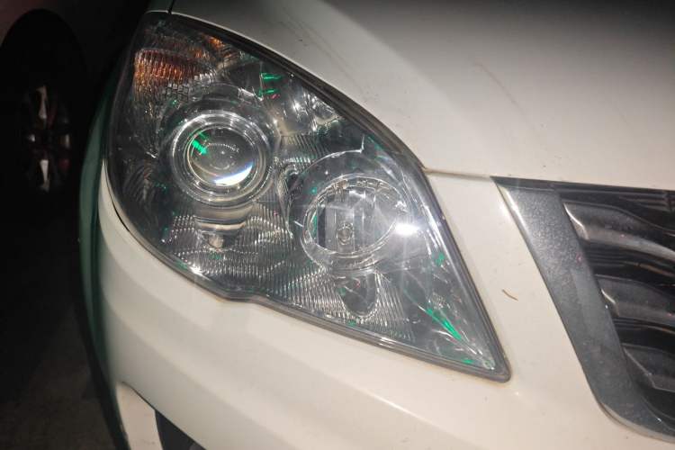 Used Haval H6 2015 Upgraded Model 1.5T Manual Two-Wheel Drive Elite Version Right Front Headlight