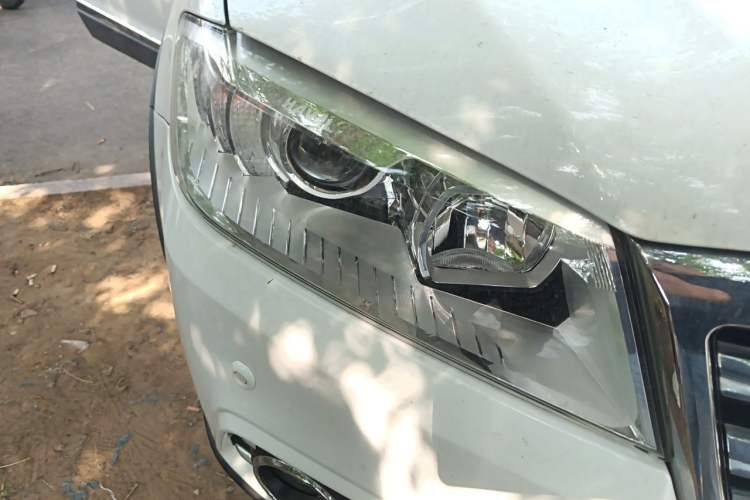 Used Haval H6 2015 Sport Edition 1.5T Automatic Two-Wheel Drive Luxury Model Right Front Headlight