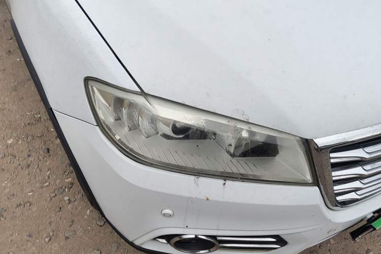Used Haval H6 2015 Revised Version Sport Edition 1.5T Manual Transmission Two-Wheel Drive Elite Grade Right Front Headlight