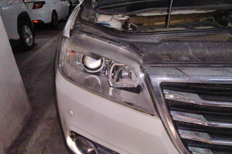 Used Haval H6 2015 Sport Edition 1.5T Automatic Two-Wheel Drive Luxury Model Right Front Headlight
